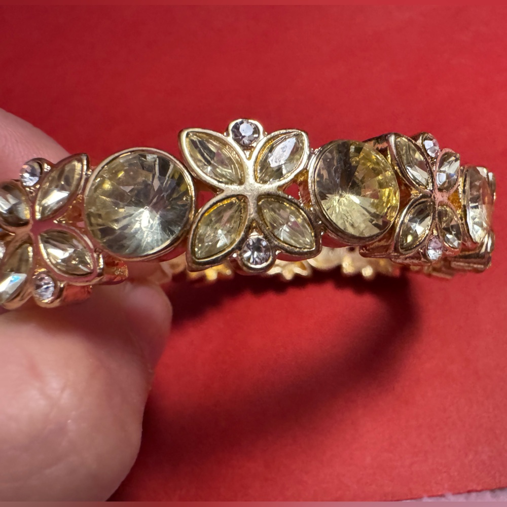 JCP Bracelet Gold Tone Gemstone Bracelet Crystal Butterfly Stretch One Size Fits